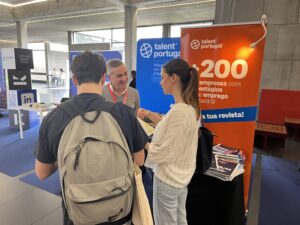 Sempre a disparar CVs sem rumo? O Triângulo de Carreira muda isso.