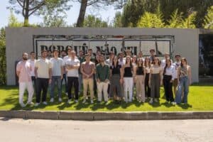 DSTGROUP. Estágio de Verão: Estágios de Verão 2025.